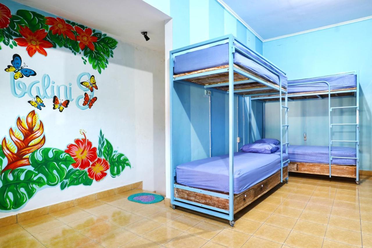 Balini 9 Hostel Денпасар Екстериор снимка