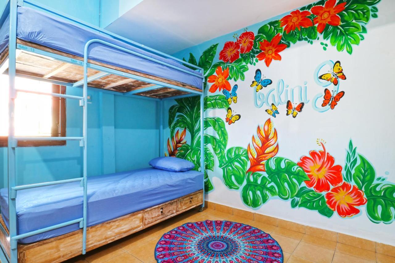 Balini 9 Hostel Денпасар Екстериор снимка